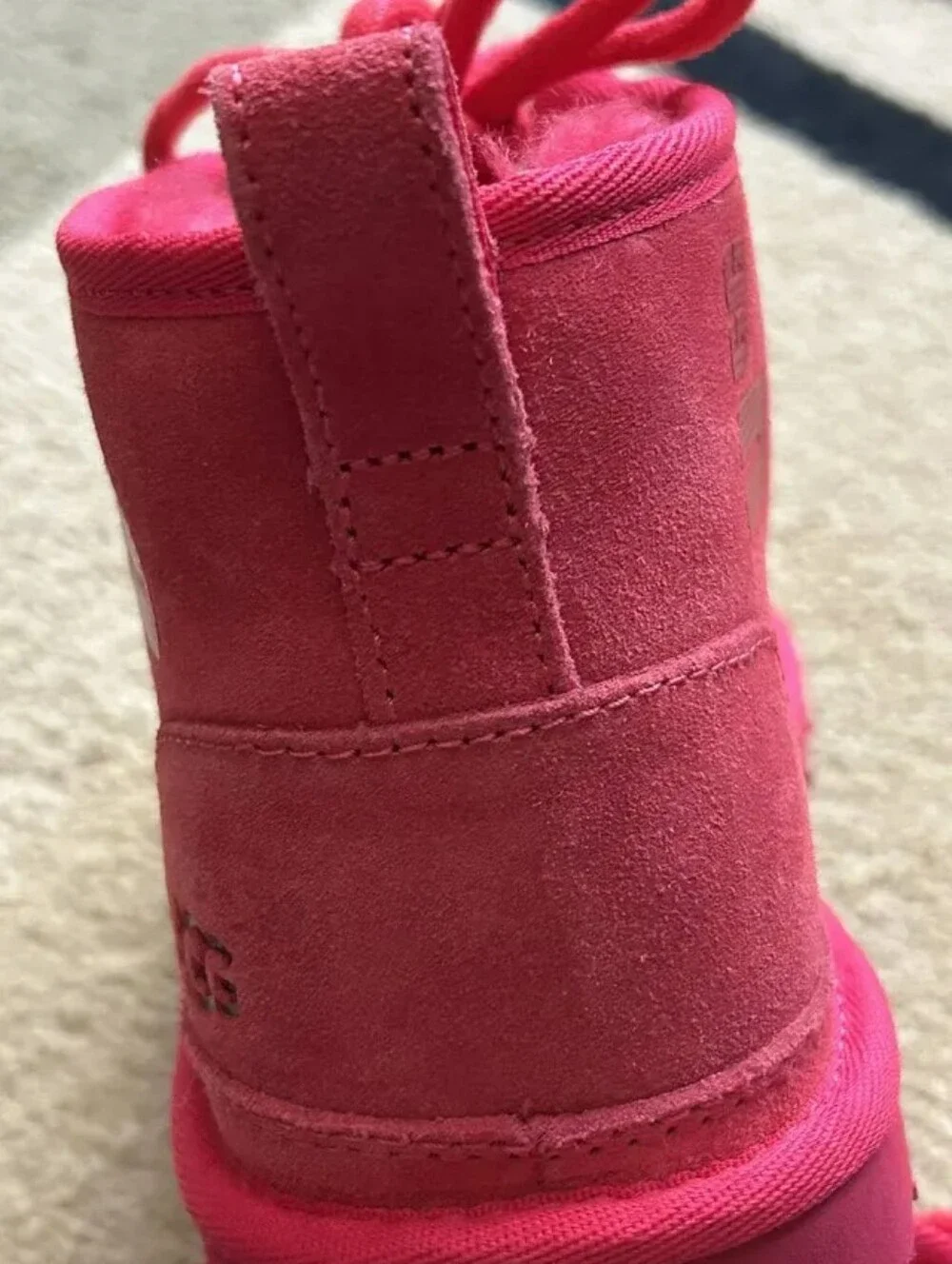 BIG KIDS UGG NEUMEL II SCATTER GRAPHIC RASPBERRY BOOTS US SIZE 4Y= 6.5 Women